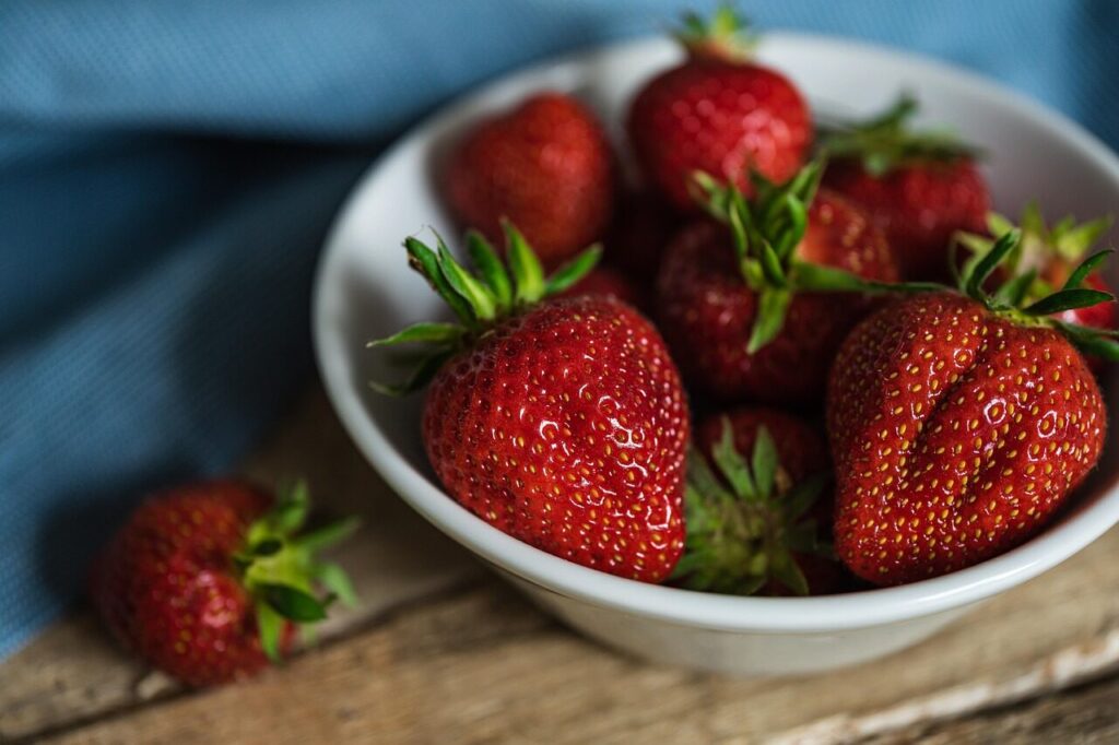strawberries, shell, fruit, red, yummy, healthy, fresh, vitamins, meal, ripe, food, cute, juicy, summer, berry, fruity, nature, dessert, appetizing, cloth, strawberries, strawberries, strawberries, strawberries, strawberries, summer